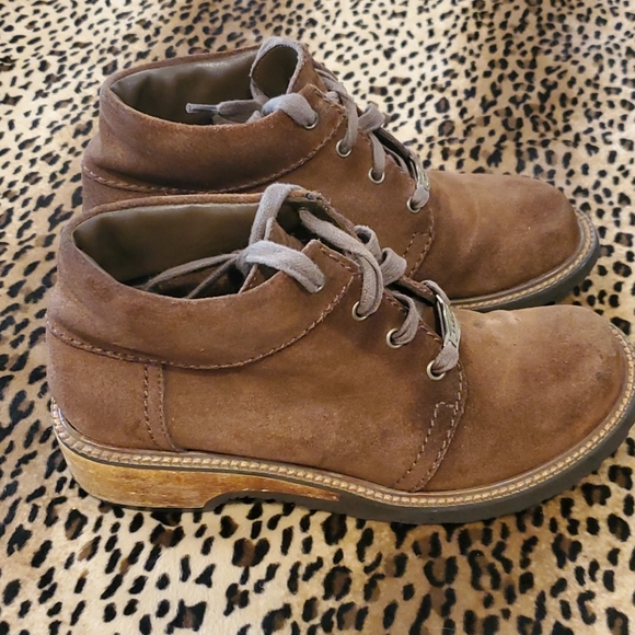 Earth Shoes Brown Suede Ankle Boot Size 7 1/2 - Picture 2 of 10